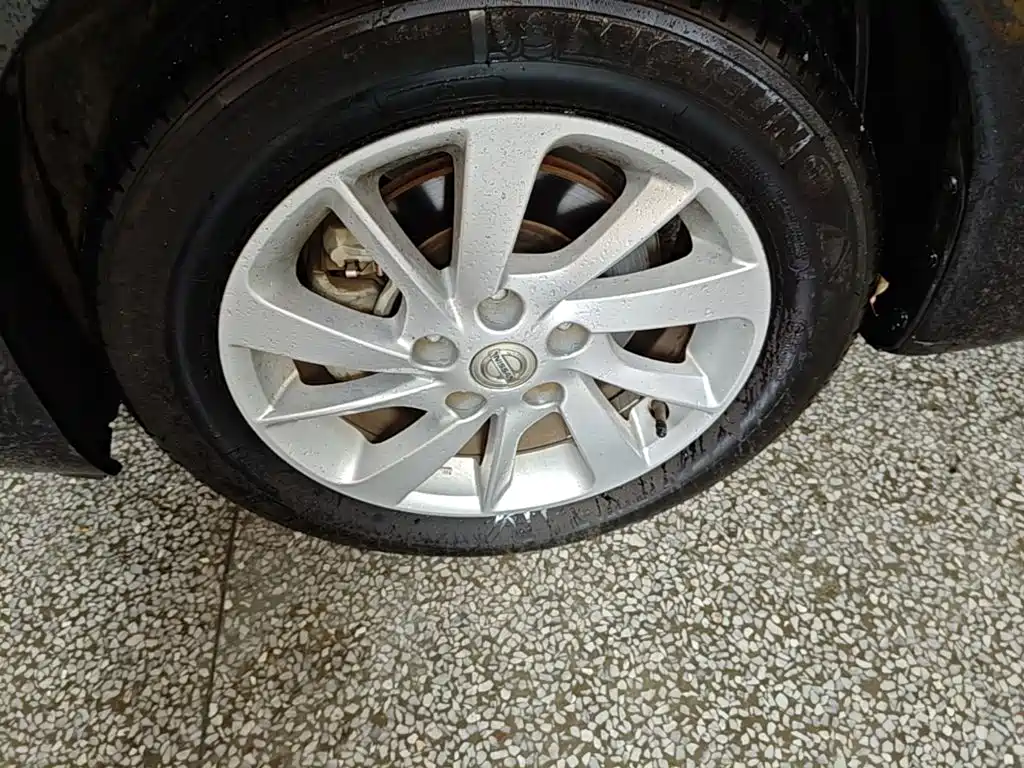 Nissan Tiida 2017 — фото 23
