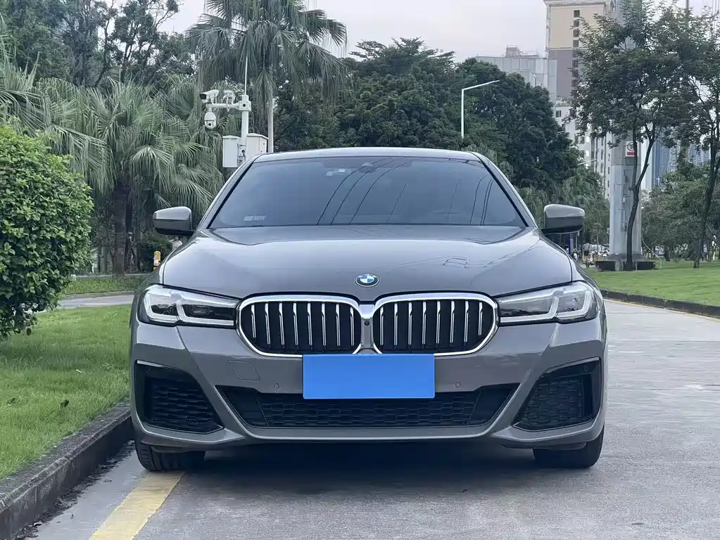 BMW 5 Series 2022 — фото 2