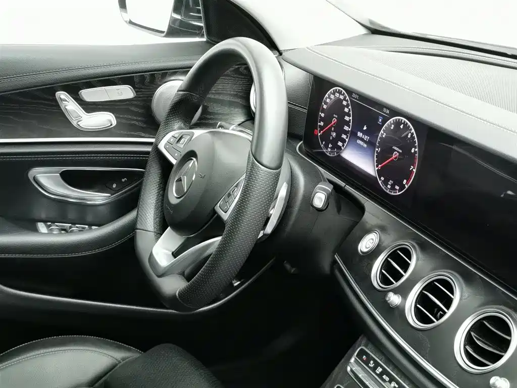 Mercedes-Benz E-Class 2018 — фото 22
