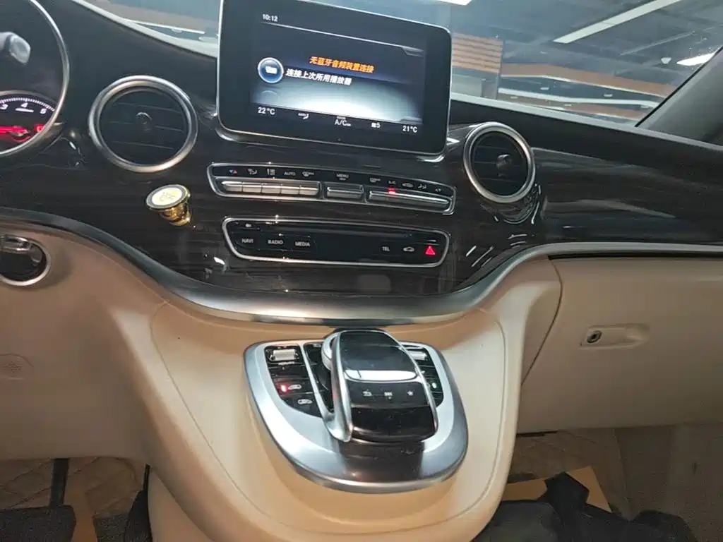 Mercedes-Benz V-Class 2017 — фото 13
