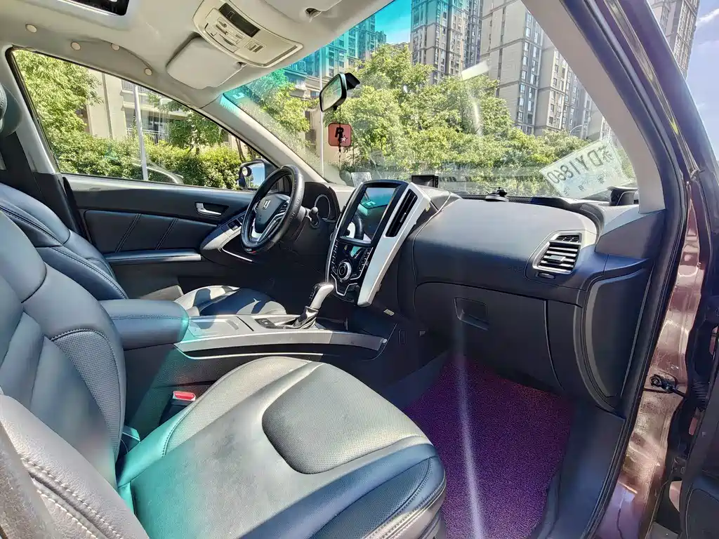 Luxgen You6 SUV 2014 — фото 11
