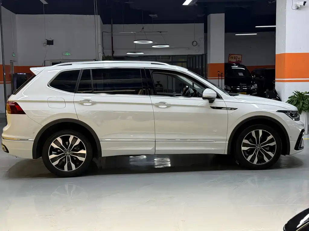 Volkswagen Tiguan L 2022 — фото 8