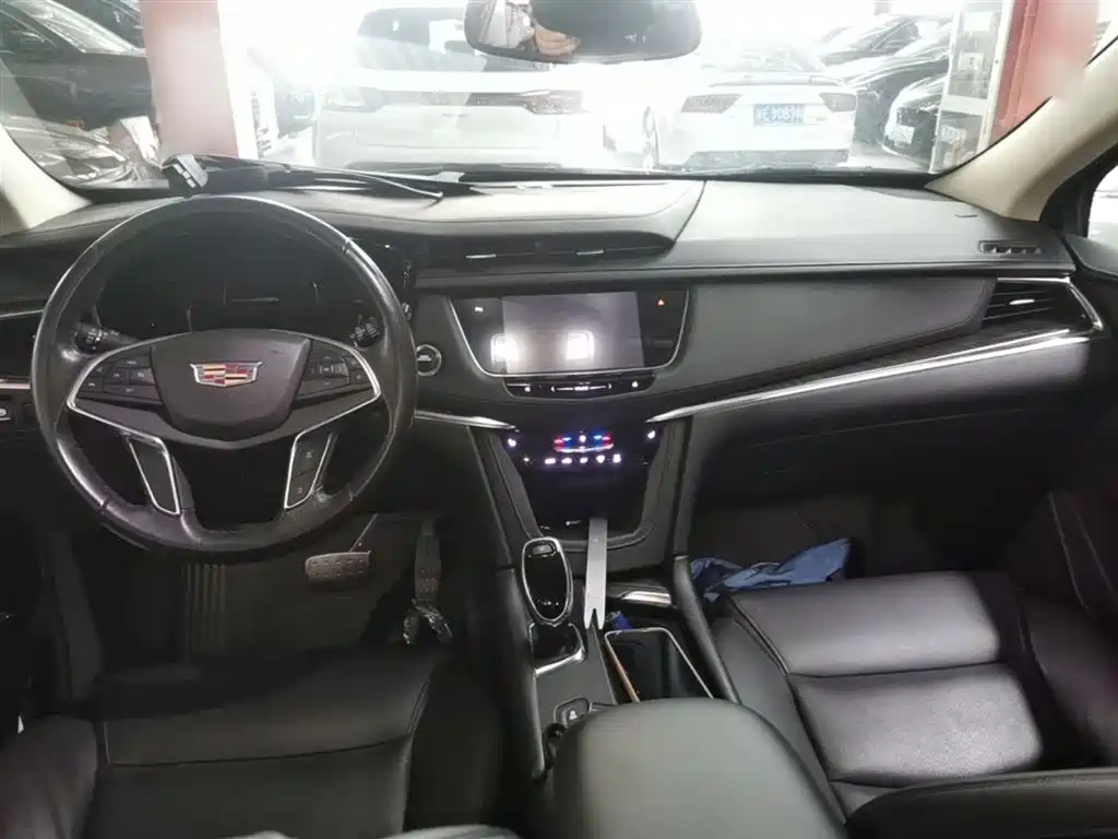 Cadillac XT5 2017 — фото 10