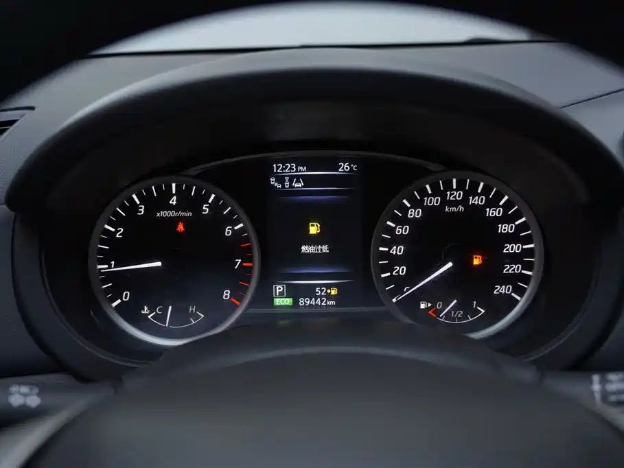 Nissan Tiida 2017 — фото 20