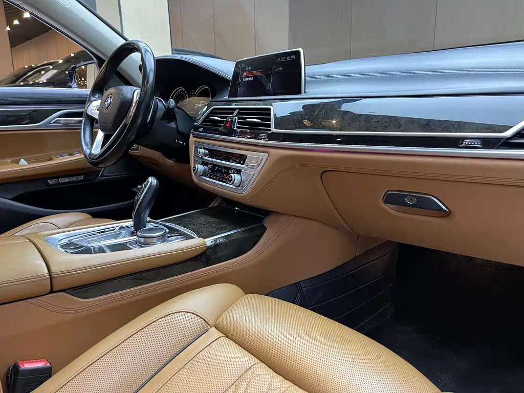 BMW 7 Series 2016 — фото 6