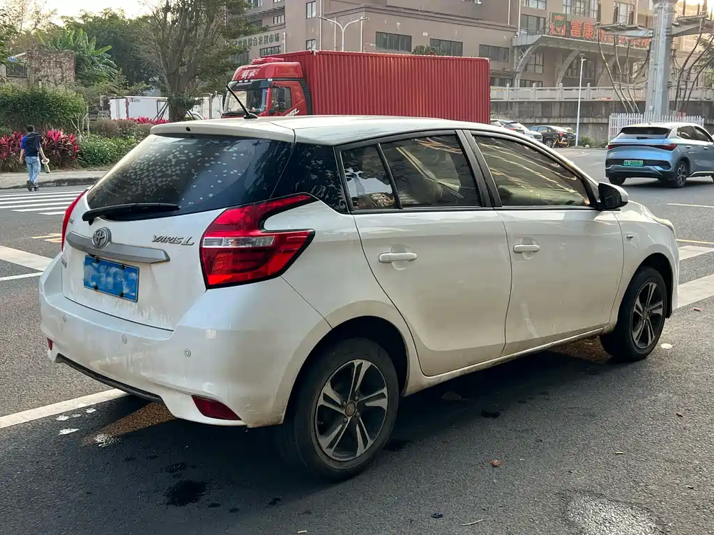 Toyota Yaris L 2020 — фото 9