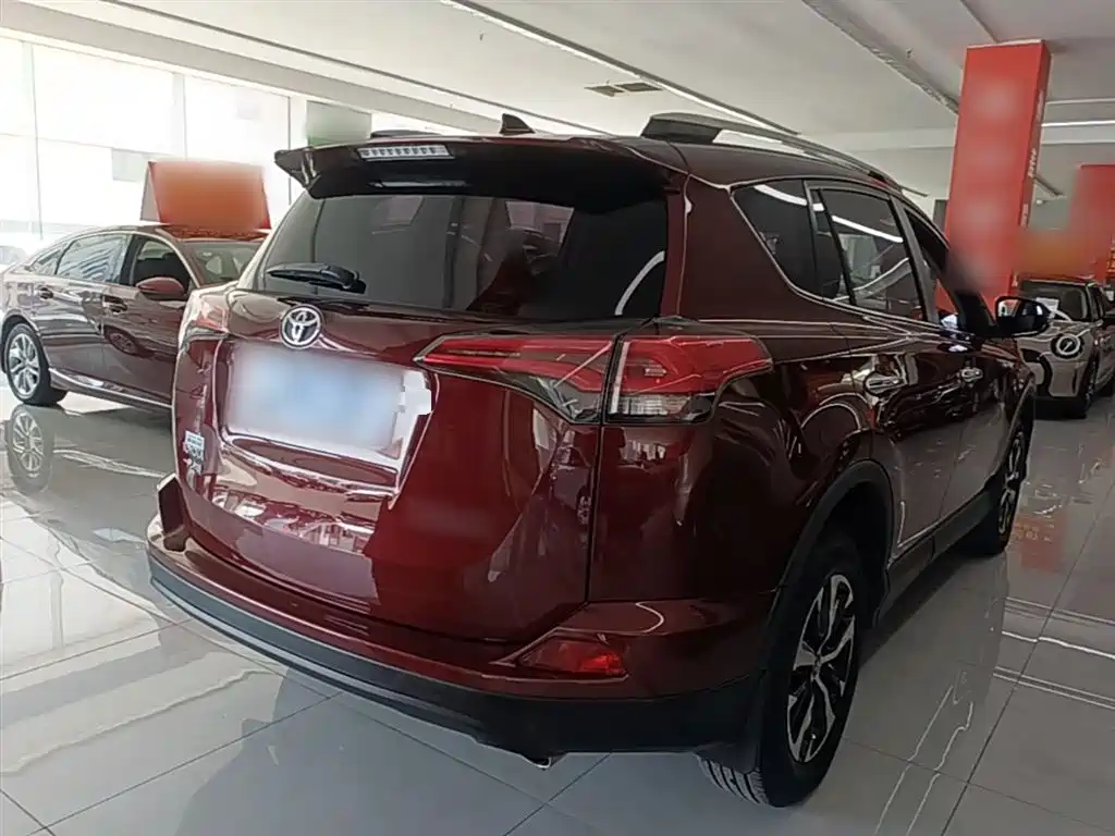 Toyota RAV4 2017 — фото 7