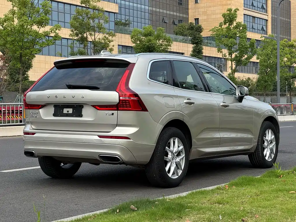 Volvo XC60 2018 — фото 16