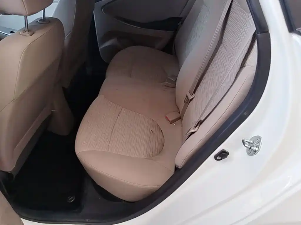 Hyundai Accent 2017 — фото 17