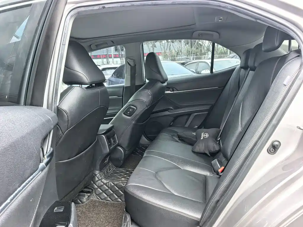 Toyota Camry 2022 — фото 16