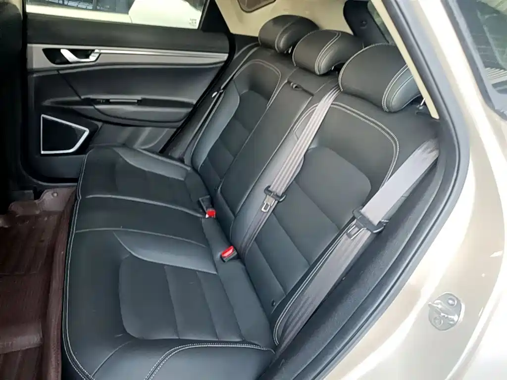 Geely Emgrand GS 2018 — фото 17