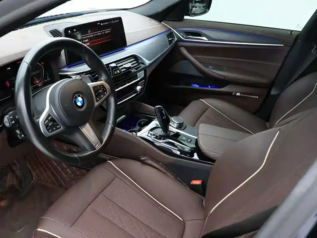BMW 5 Series 2022 — фото 10