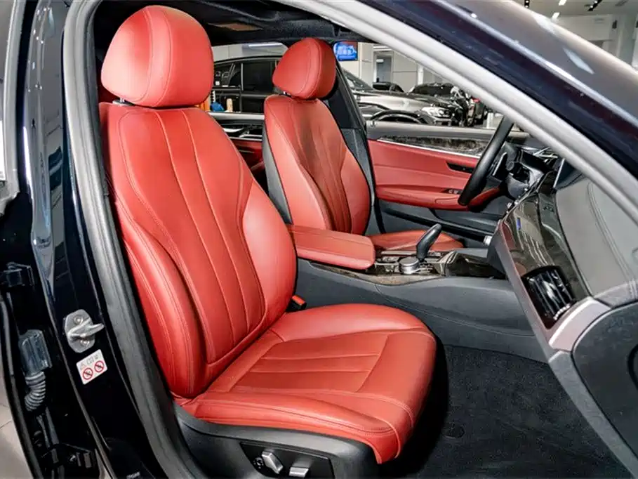 BMW 5 Series 2019 — фото 19