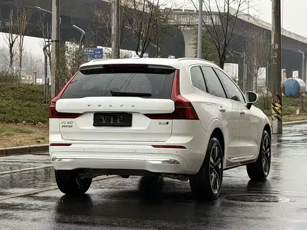 Volvo XC60 2025