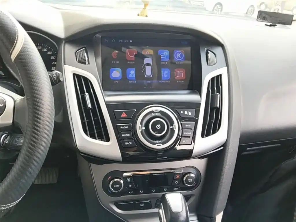 Ford Focus 2014 — фото 13