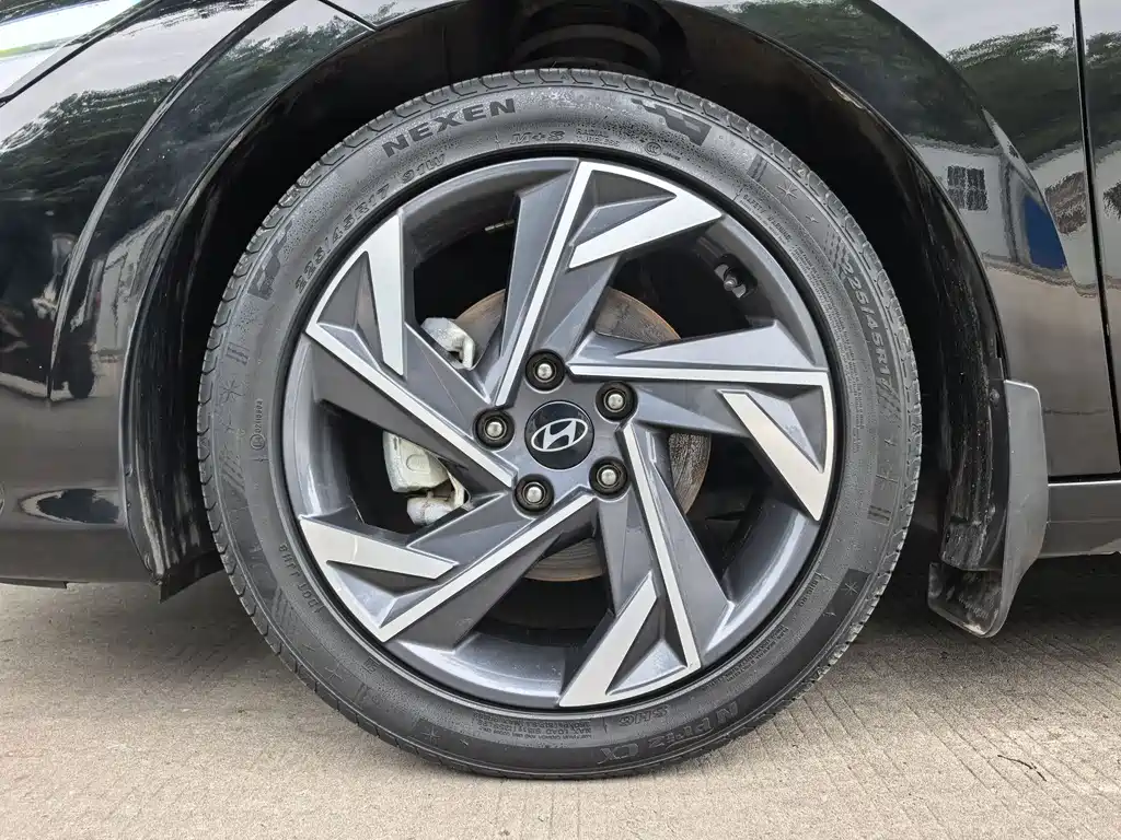 Hyundai Elantra 2023 — фото 19