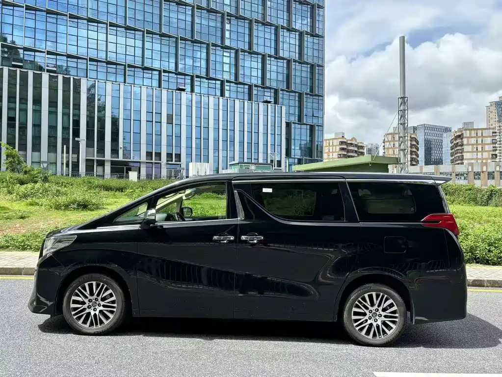 Toyota Alphard 2018 — фото 20