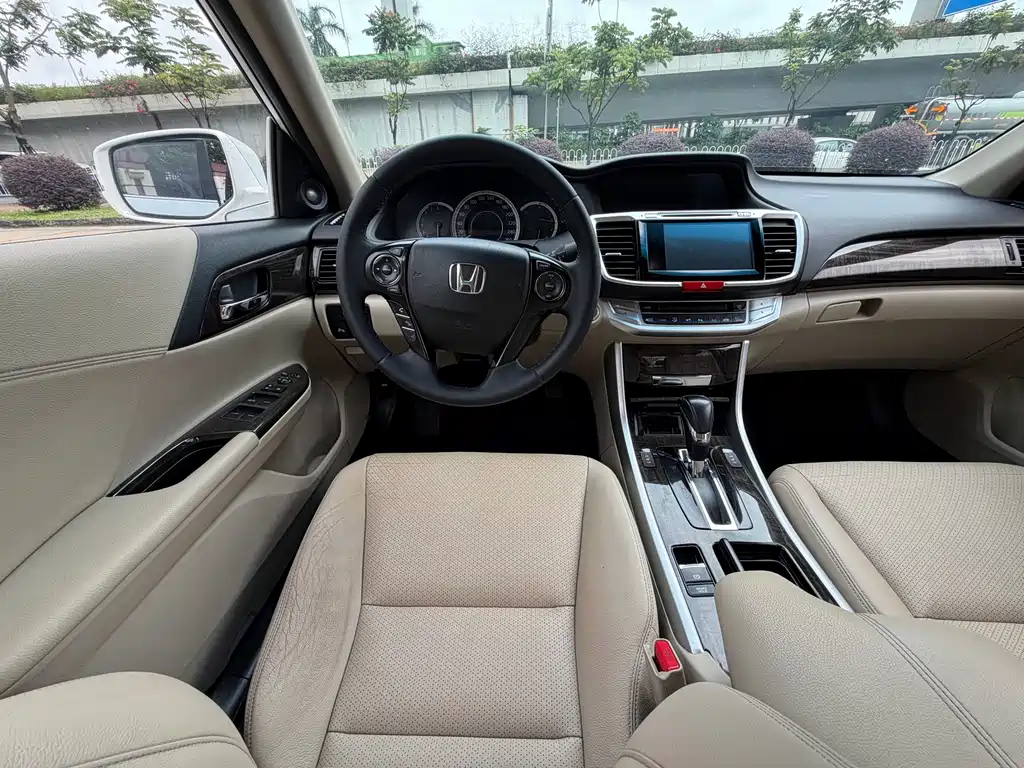 Honda Accord 2015 — фото 10