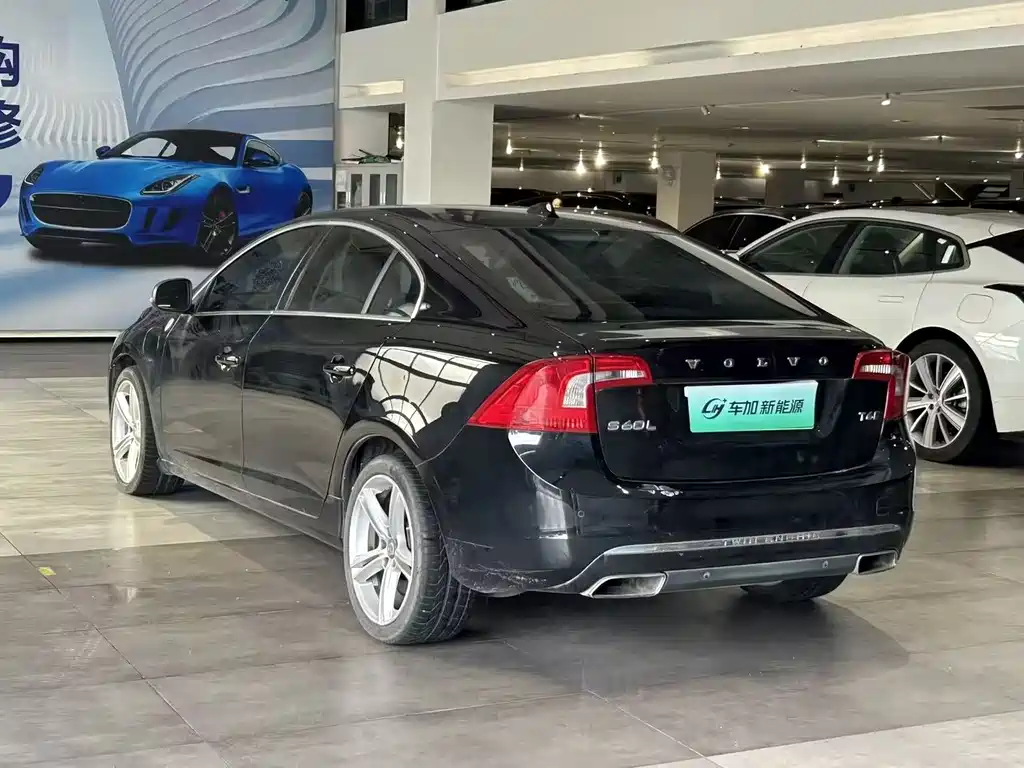 Volvo S60 PHEV 2015 — фото 9