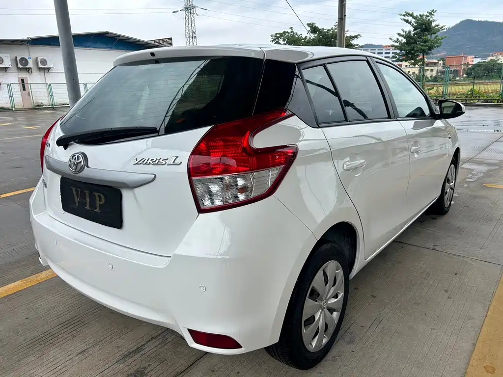 Toyota Yaris L 2016 — фото 8