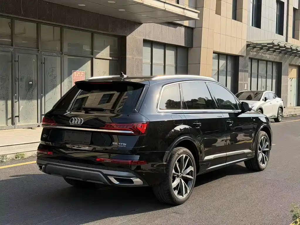 Audi Q7 2023 — фото 6
