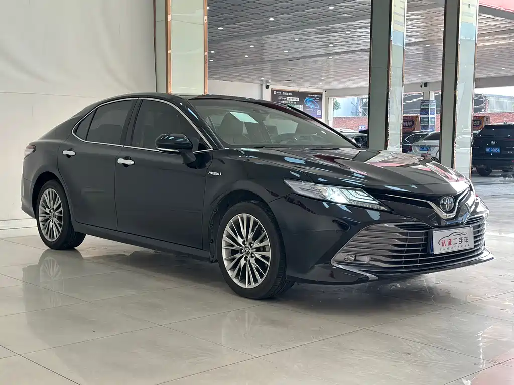 Toyota Camry 2018 — фото 3