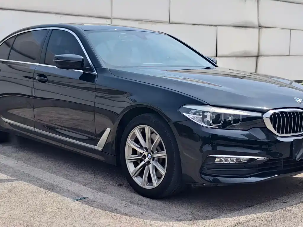 BMW 5 Series 2017 — фото 1