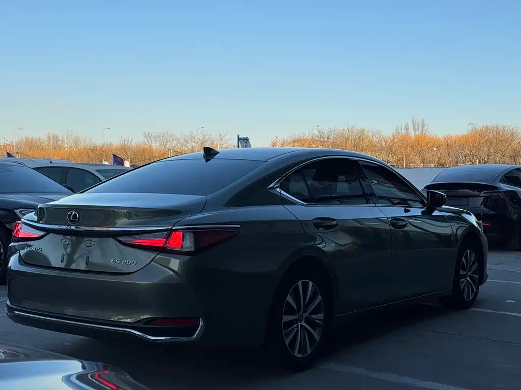 Lexus ES 2021 — фото 16