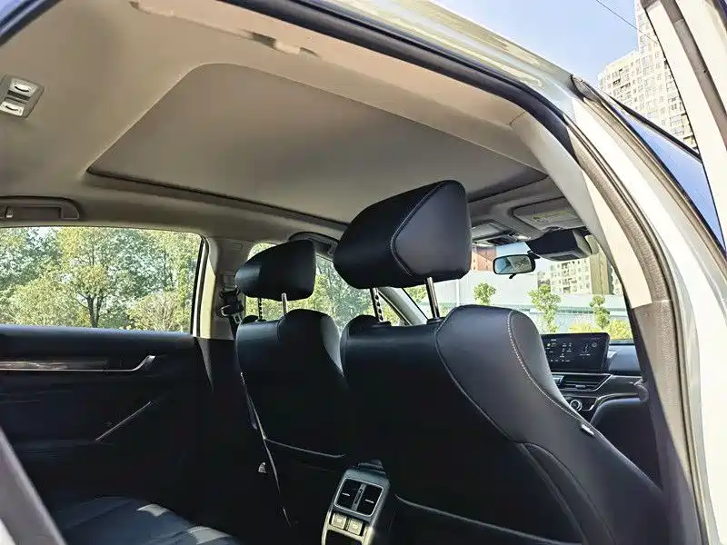 Honda Accord 2022 — фото 13