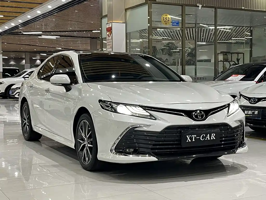 Toyota Camry 2023 — фото 3