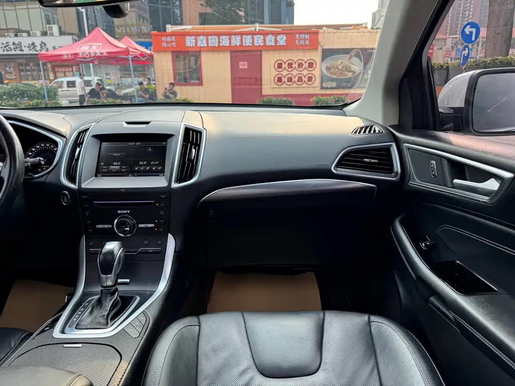 Ford Edge 2017 — фото 19