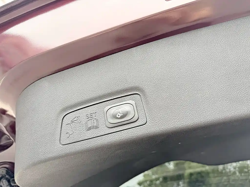 Lincoln MKC 2018 — фото 17