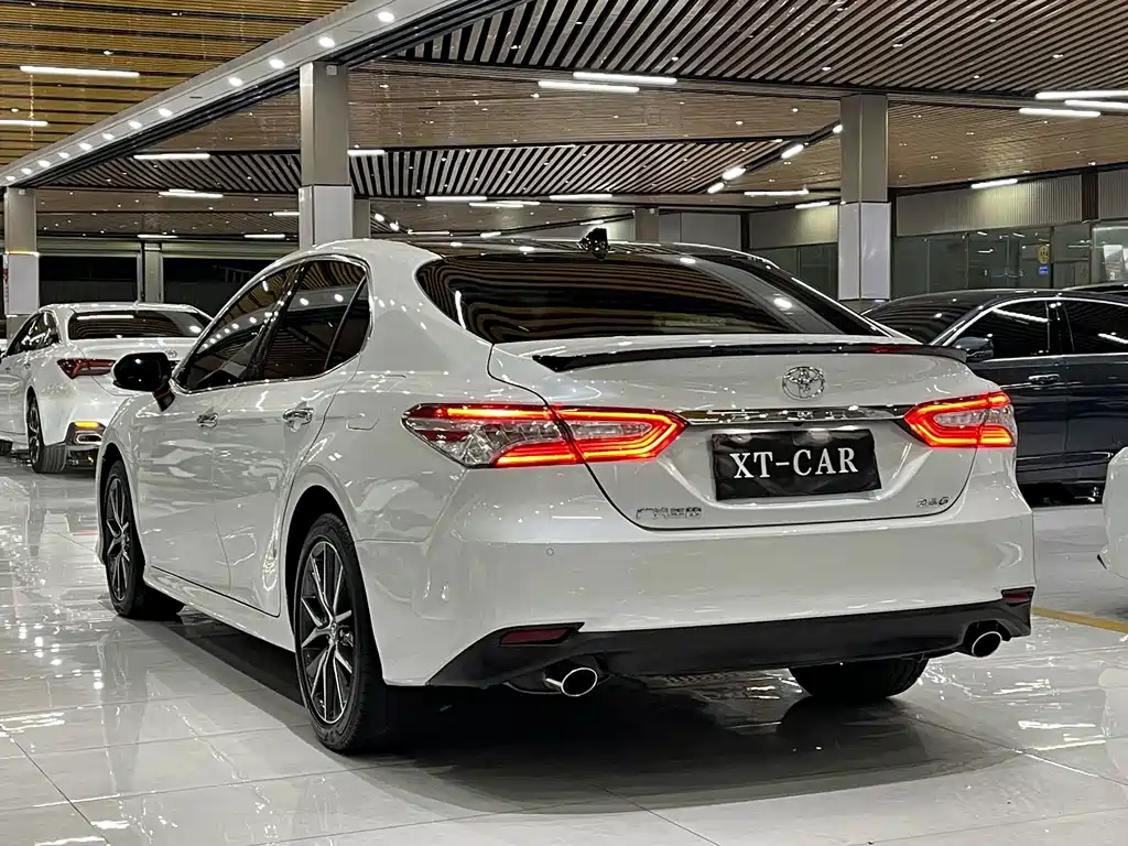 Toyota Camry 2023 — фото 16