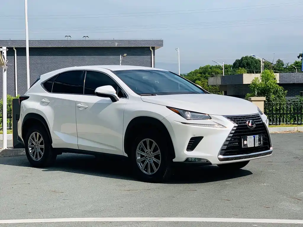 Lexus NX 2021