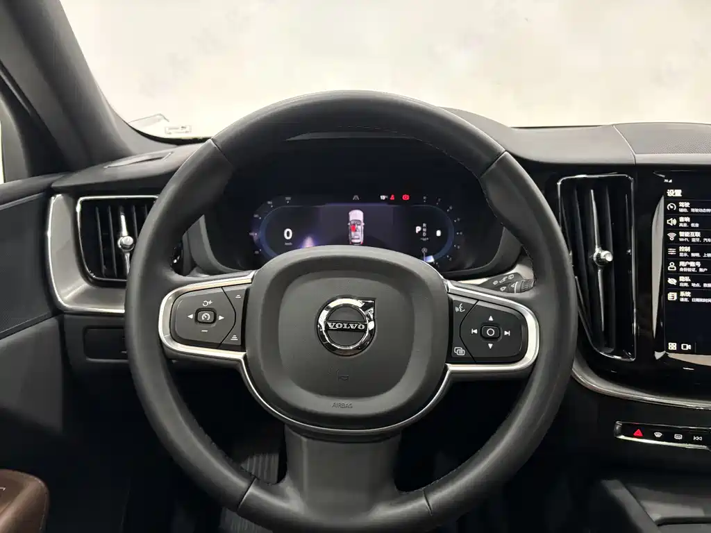 Volvo XC60 2025 — фото 14