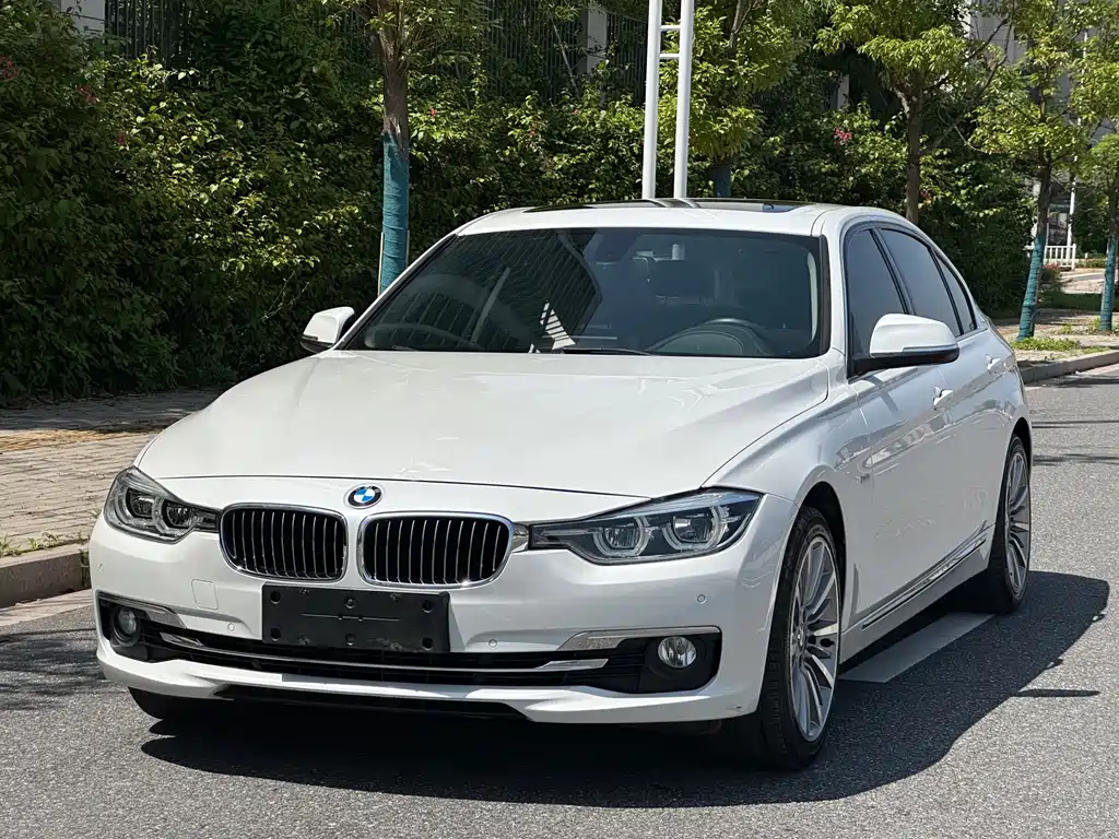 BMW 3 Series 2018 — фото 1