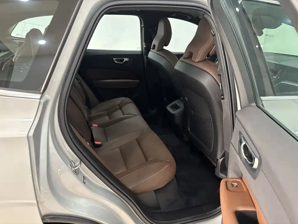 Volvo XC60 2025 — фото 22