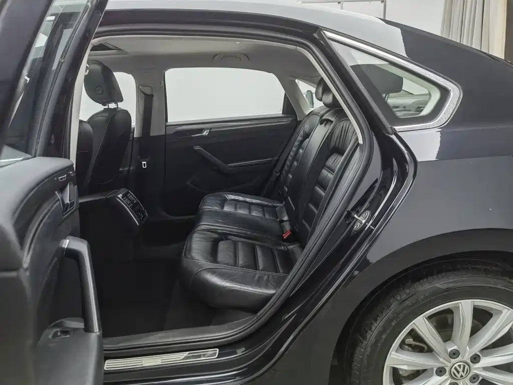 Volkswagen Passat 2018 — фото 15
