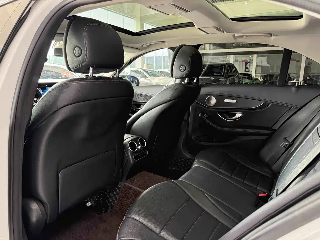 Mercedes-Benz C-Class 2019 — фото 12