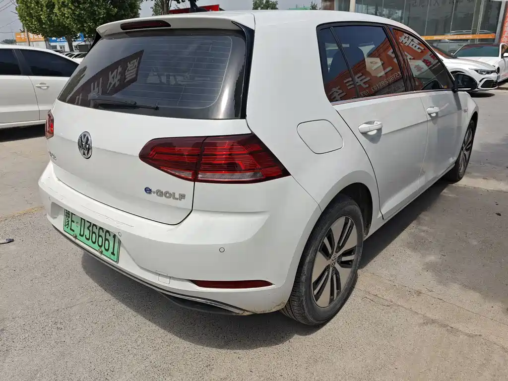 Volkswagen Golf EV 2021 — фото 5