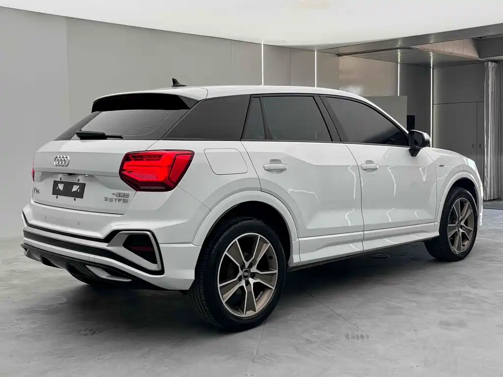 Audi Q2L 2022 — фото 18
