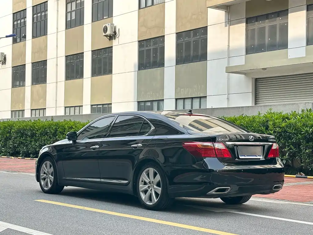 Lexus LS 2010