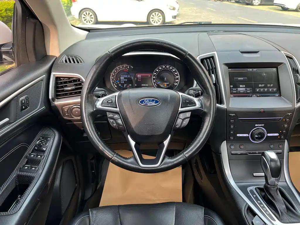 Ford Edge 2017 — фото 15
