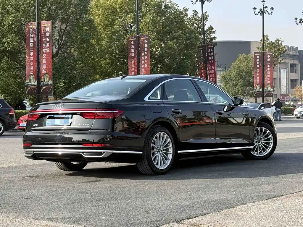 Audi A8 2021 — фото 13