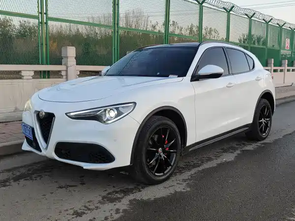 Alfa Romeo Stelvio 2017