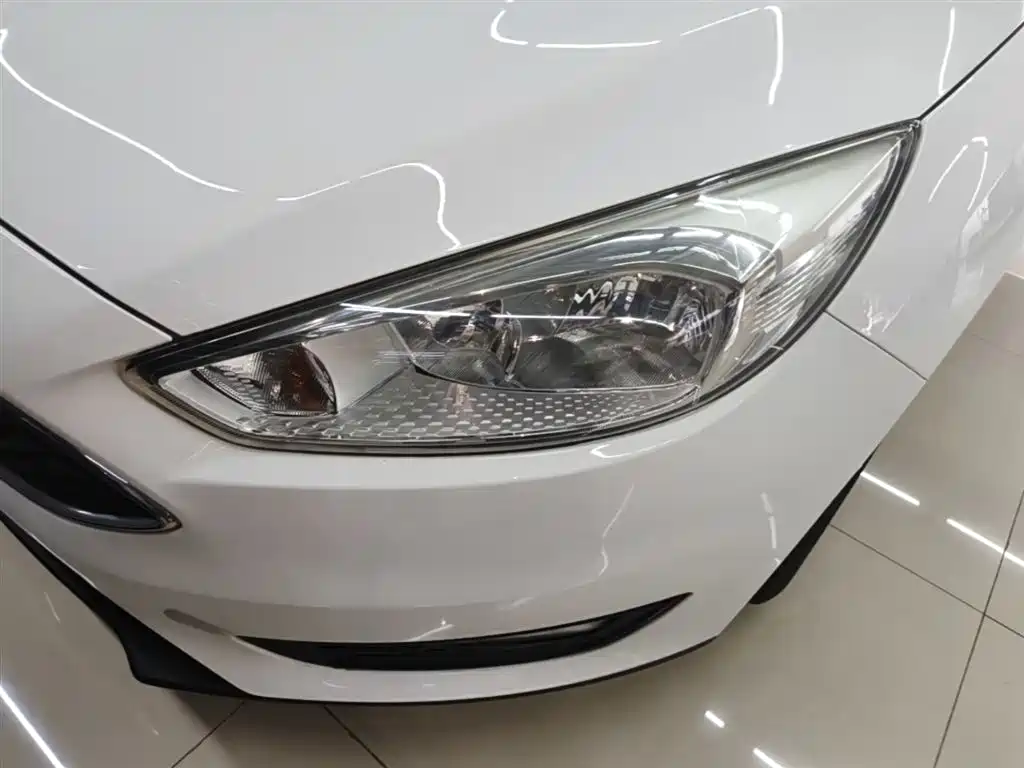 Ford Focus 2016 — фото 24