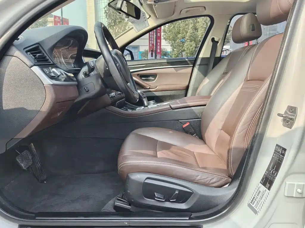 BMW 5 Series 2015 — фото 15