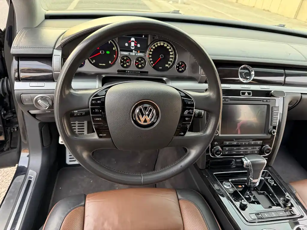 Volkswagen Phaeton 2016 — фото 15