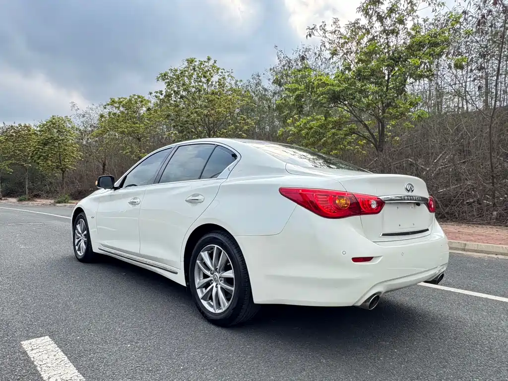 Infiniti Q50L 2017 — фото 15