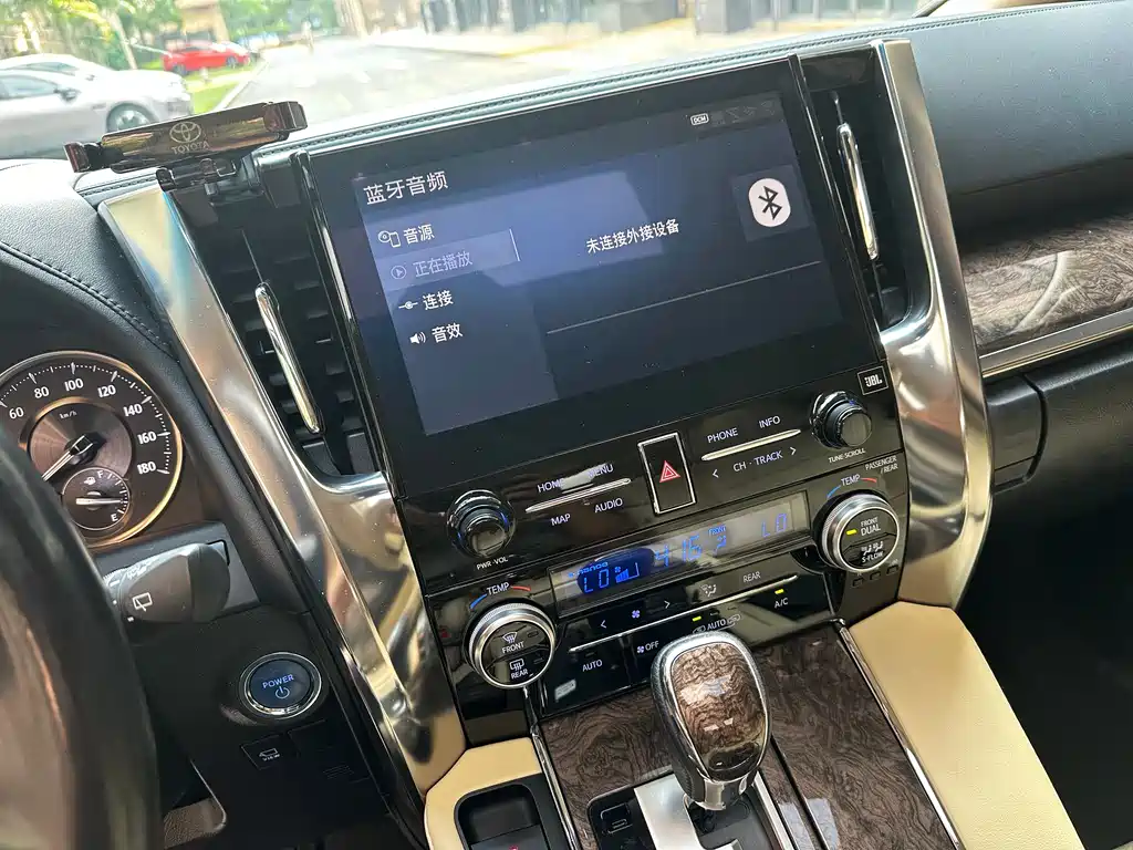 Toyota Vellfire 2022 — фото 14
